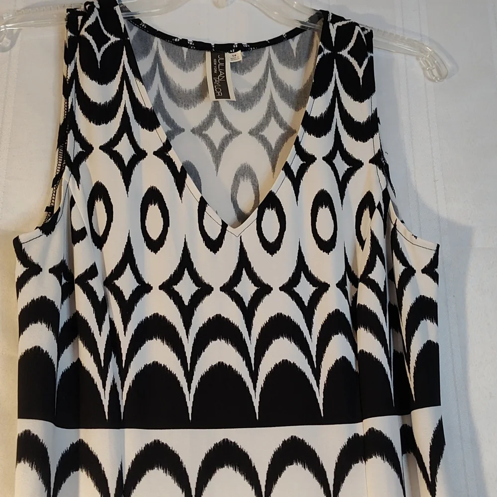 Julian Taylor Dress - Picture 3 of 5